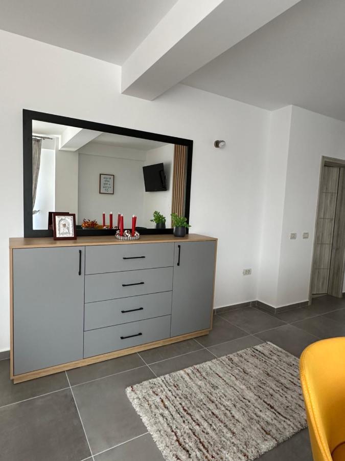 Apartamente Arinis Gura Humorului Bagian luar foto