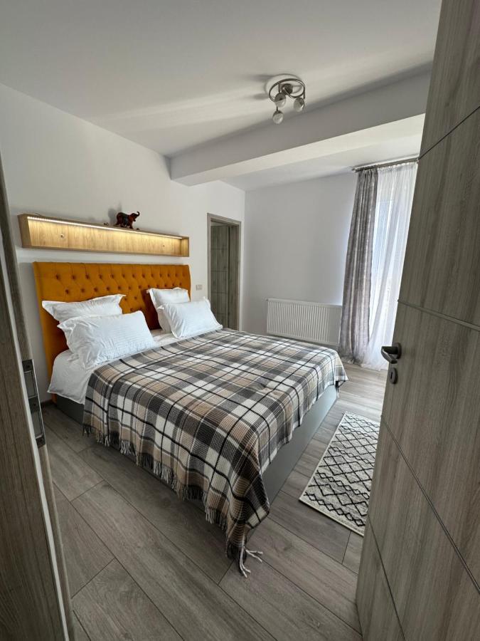 Apartamente Arinis Gura Humorului Bagian luar foto