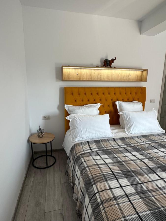 Apartamente Arinis Gura Humorului Bagian luar foto