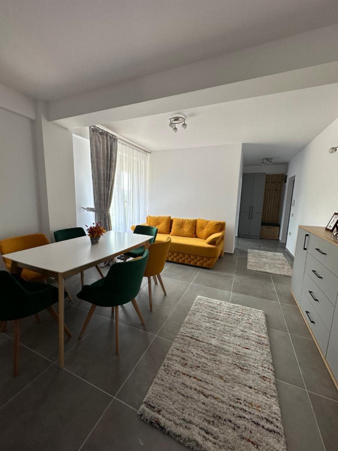 Apartamente Arinis Gura Humorului Bagian luar foto