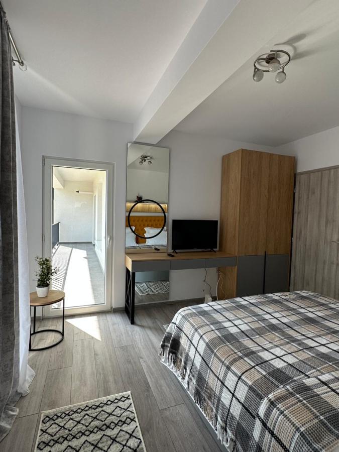 Apartamente Arinis Gura Humorului Bagian luar foto