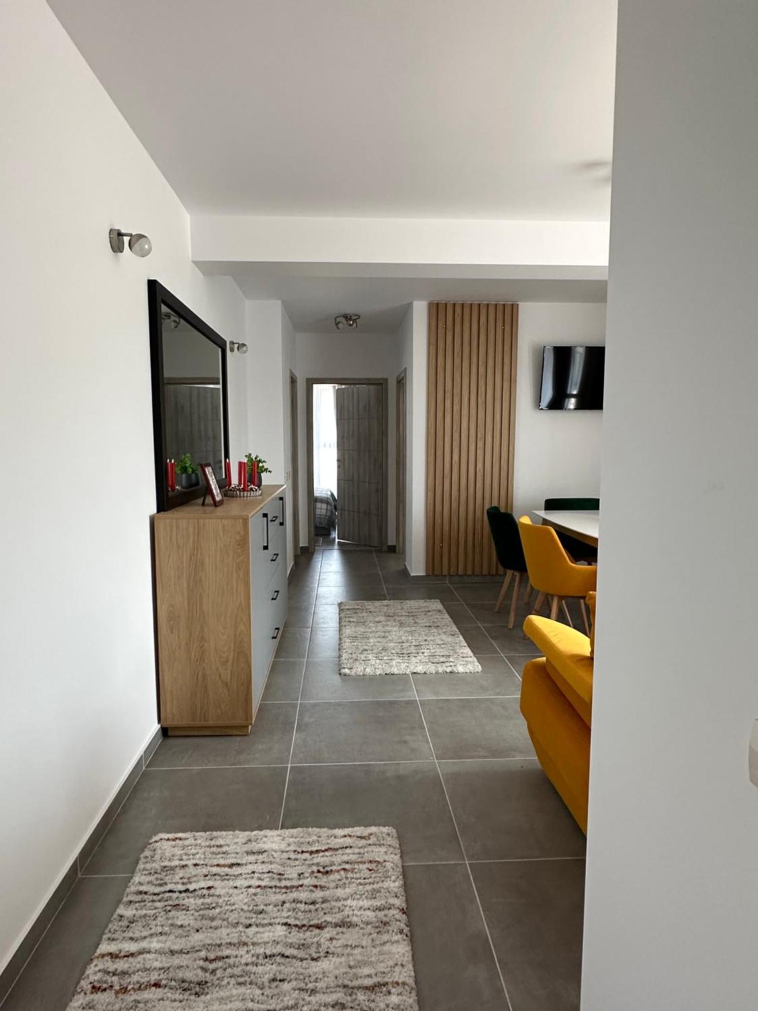 Apartamente Arinis Gura Humorului Bagian luar foto