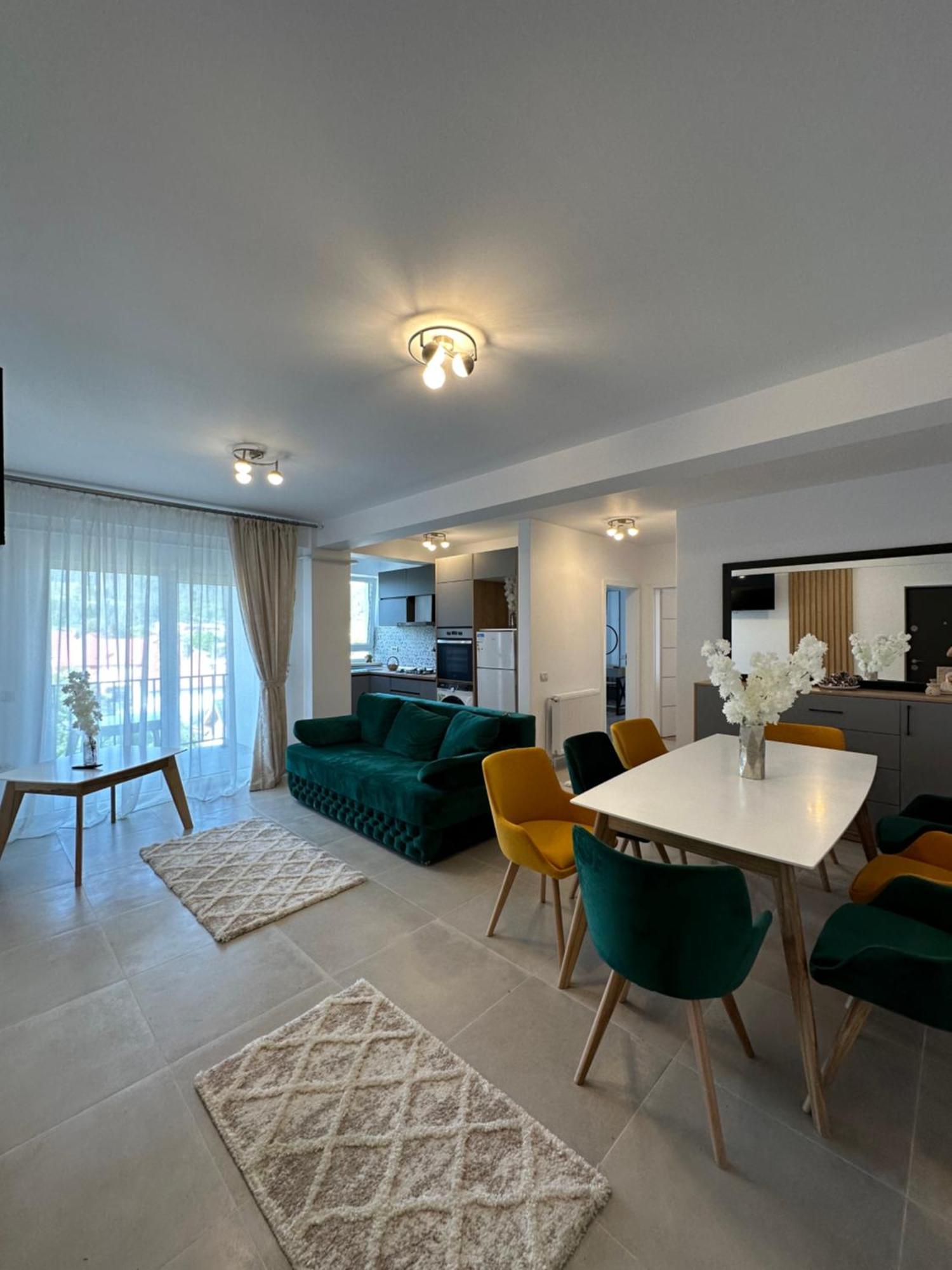 Apartamente Arinis Gura Humorului Bagian luar foto