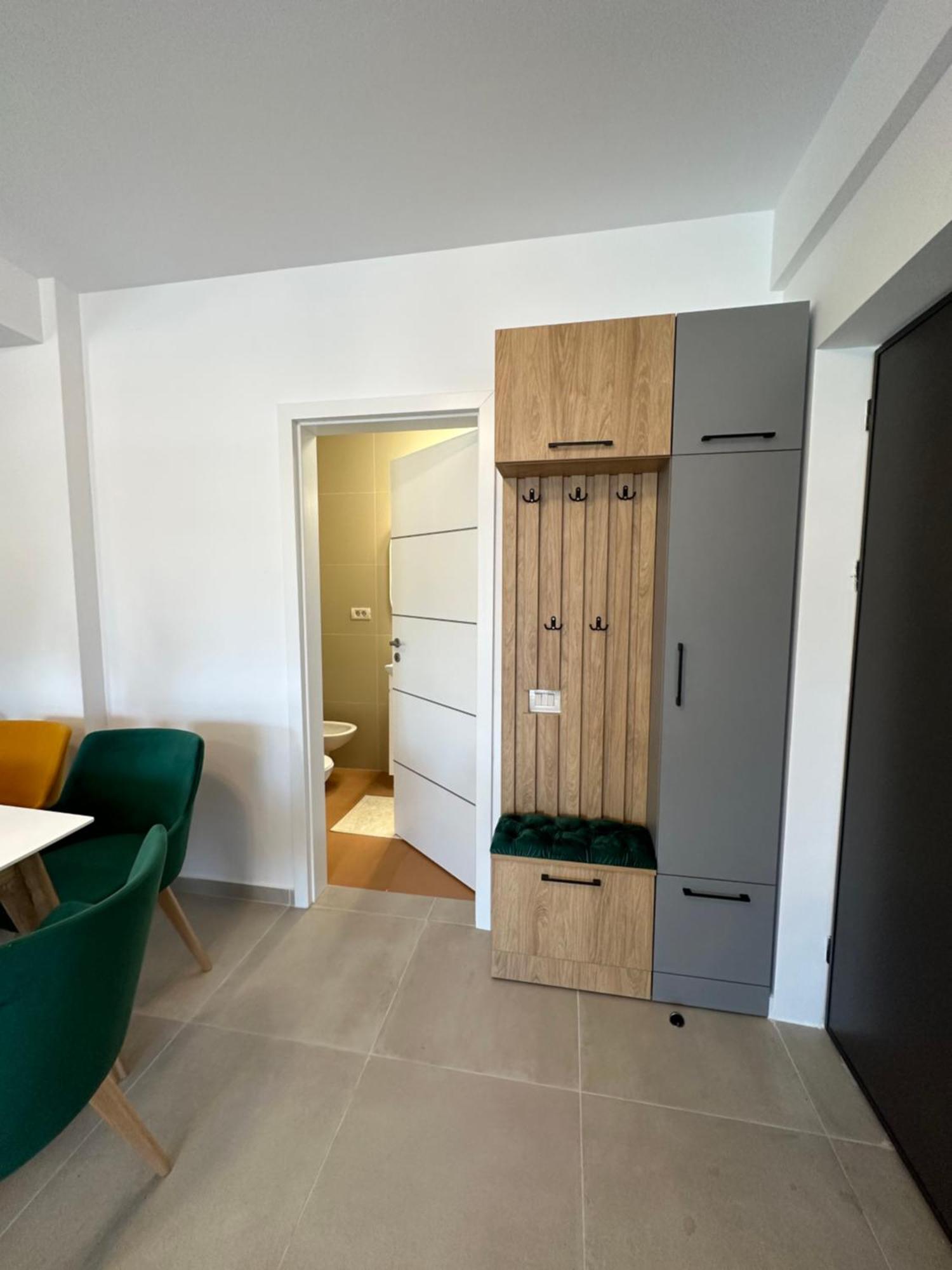 Apartamente Arinis Gura Humorului Bagian luar foto