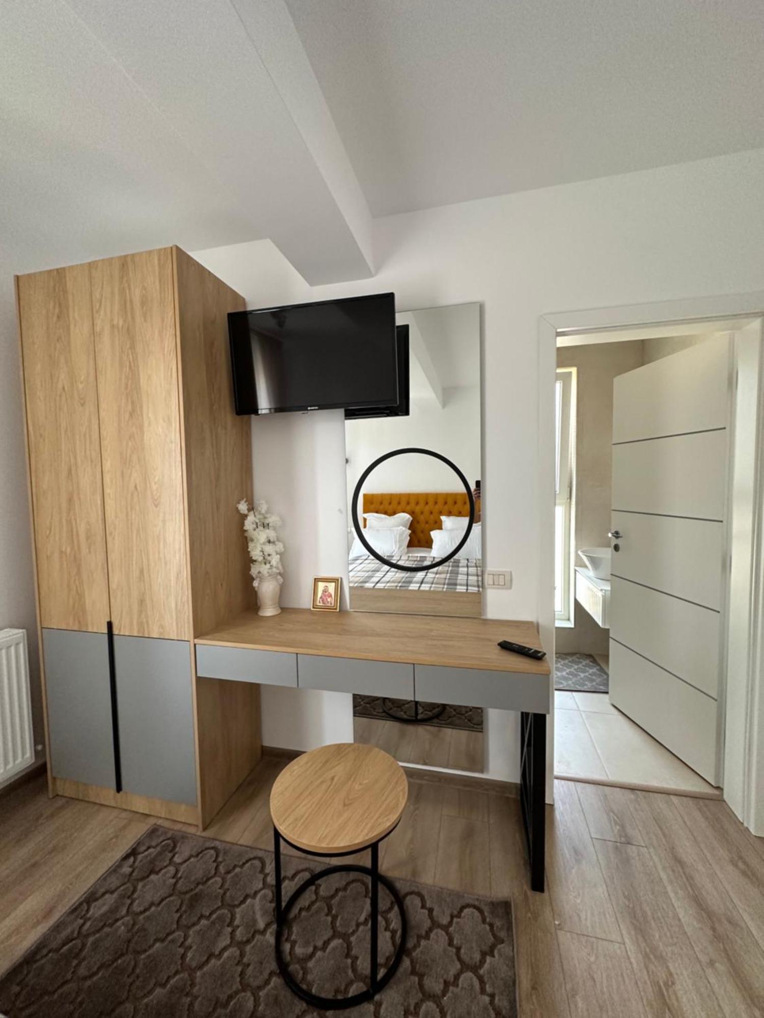 Apartamente Arinis Gura Humorului Bagian luar foto