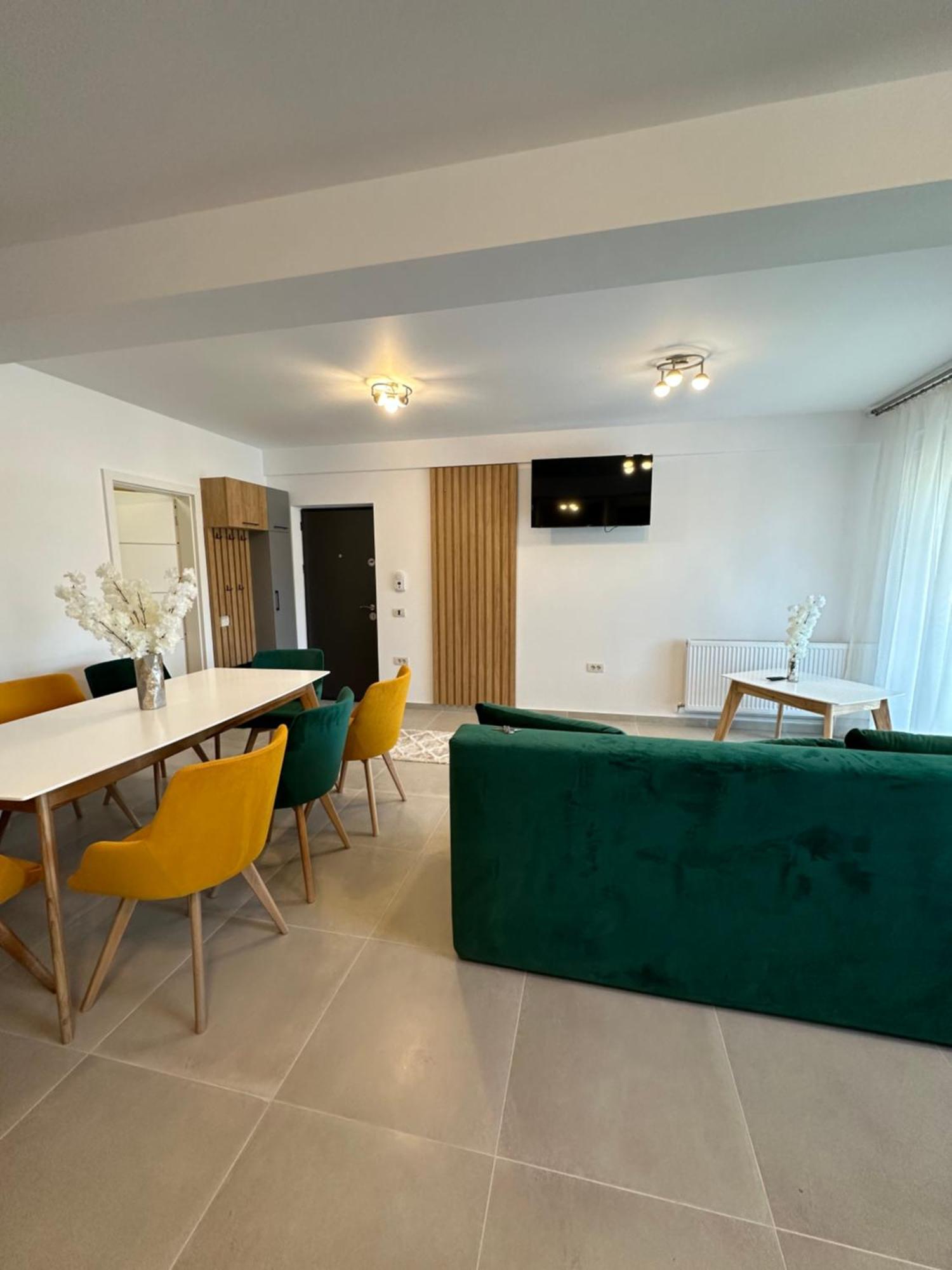 Apartamente Arinis Gura Humorului Bagian luar foto